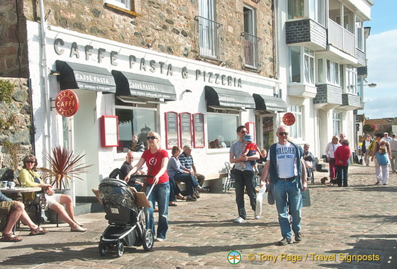 Caffe, Pasta & Pizzeria