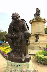 Statue of Hamlet in the gardens [Stratford-upon-Avon - England]