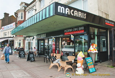 Macaris Pizzeria Cafe Bar on Torquay seafront