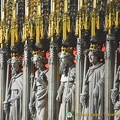 There are 7 kings to the left of the Archway and 8 kings to the right.