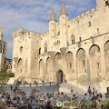 Restaurants next to the Palais des Papes 