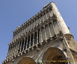 Dijon Notre Dame's unusual pencil-thin columns