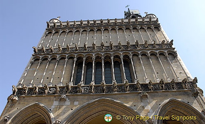 Two rows of pencil-thin columns on facade of Dijon Notre Dame