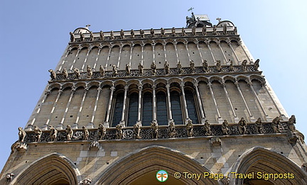 Two rows of pencil-thin columns on facade of Dijon Notre Dame
