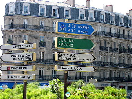 Sofitel Dijon La Cloche Sofitel Dijon is conveniently located near the Old Town and close to a number of key attractions