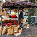 Stall selling marrons chauds