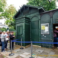 Catacombes entrance and its huge queue