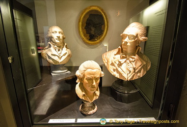Bust of Robespierre on the right