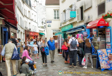 A busy rue Norvins