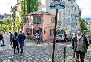 Corner of  rue de l'Abreuvoir and rue des Saules