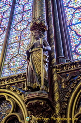 Sculpture of an apostle