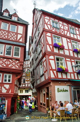 The timber-frame building that houses the Bitchen restaurant was built in 1613, the same time as the Bernkastel Rathaus