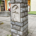 A marker for the historic town wall 