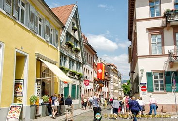 Hauptstrasse shops and the Zum Roten Ochsen restaurant