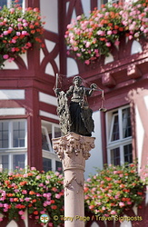 Marktplatz fountain statue