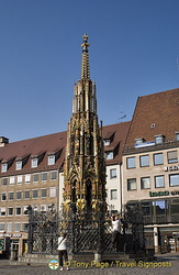Schöner Brunnen, the beautiful fountain in the Nuremberg Hauptmarkt