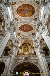 Ceiling and organ of Saint Stephens
