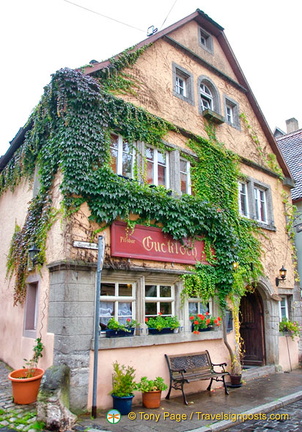 Guckloch, a bistro-pub in Klingengasse