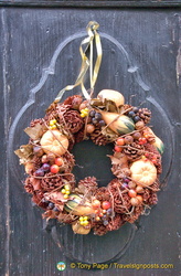 Laurel made of dried fruit and vegetables