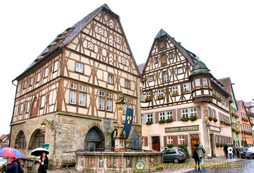 South-west corner of Market Square with St-Georgs-Brunnen