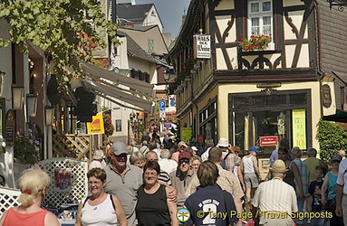 A very busy Rudesheim town
