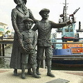 Cobh - County Cork - Ireland (2013访问量) Annie Moore and her two brothers outside Cobh Heritage Centre
Cobh - County Cork - Ireland