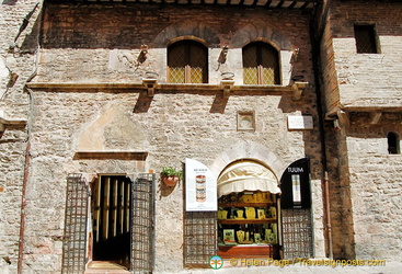 Tuum, Assisi Jewellers on via San Francesco