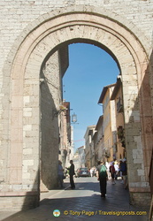 Assisi archway
