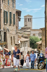 Many streets to explore in Assisi