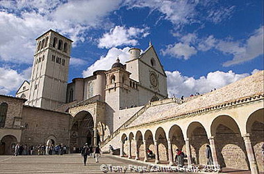 Its upper and lower churches were decorated by notable artists of the time including Giotto's frescoes on the Life of St Francis
