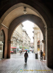 One of the many archways in Bologna