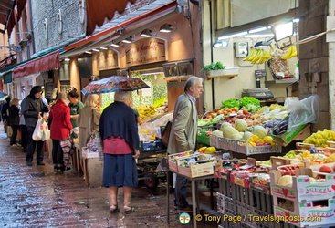 Shopping for food and vegetables in Bologna