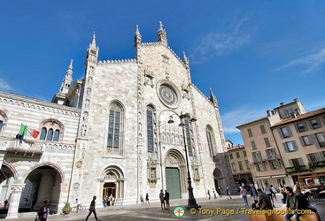 Como Duomo west facade