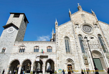 View of Como Duomo and the Porta Torre