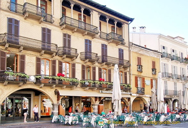 Cafes and restaurants on Cathedral square