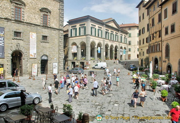 To the left is the MAEC – Museo dell’Accademia Etrusca in the Palazzo Casali