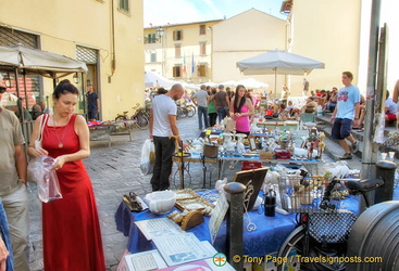 The Piazza Santo Spirito market 