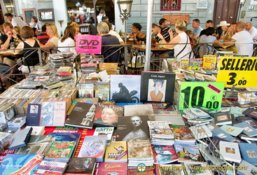Books and DVDs at the Santo Spirito market