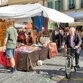There are many ways to get around Piazza Santo Spirito