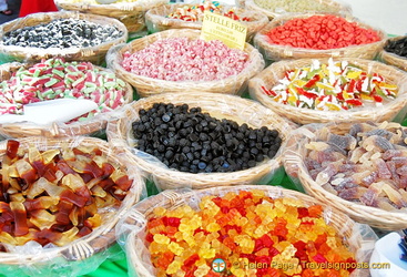 Santo Spirito market - Colourful sweets 