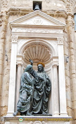 Christ and Thomas on the external facade of Orsanmichele