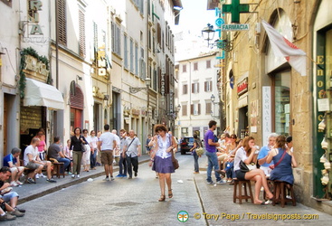 Via dei Neri has a very popular sandwich shop and cafes