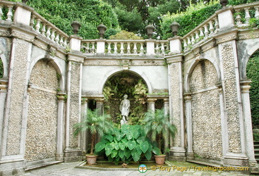 Entrance leading to the formal Isola Bella gardens