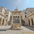 The main Bramante cloister with its Renaissance well