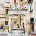 Pozzo dei Grifi e dei Leoni - Well of the griffins and lions