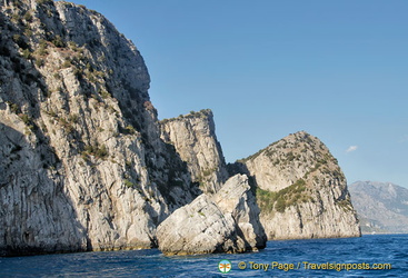 Rocky outcrop of the Sorrento Peninsula