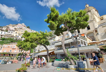 Shops, cafes and restaurants along the Positano beachfront