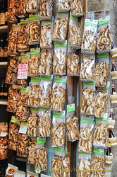 Packs of dried porcini