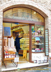 Armando e Marcella - a pasticceria and cioccolateria on Via San Giovanni