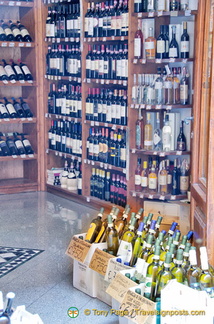 Vernaccia di San Gimignano is Tuscany's famous white wine